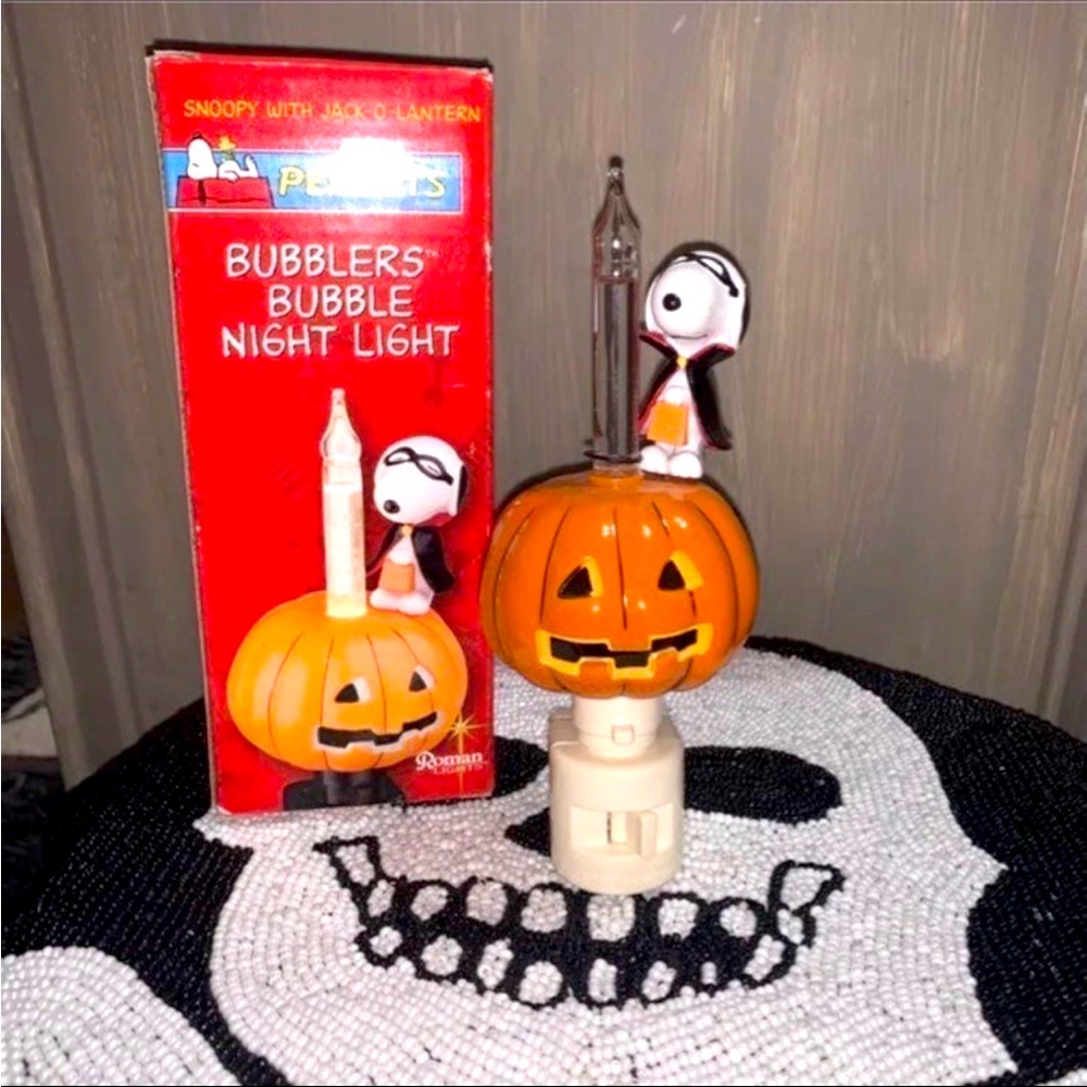 Peanut Snoopy's Halloween Bubble Night Light Pumpkin Jack-O-Lantern